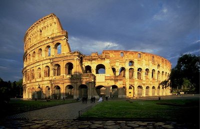 800px-ColosseumAtEvening.jpg